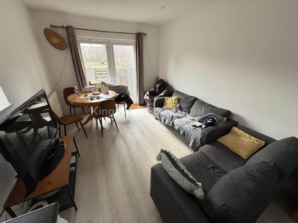 5 bed Mid Terraced House for rent in Cardiff. From Kingstons - Cardiff