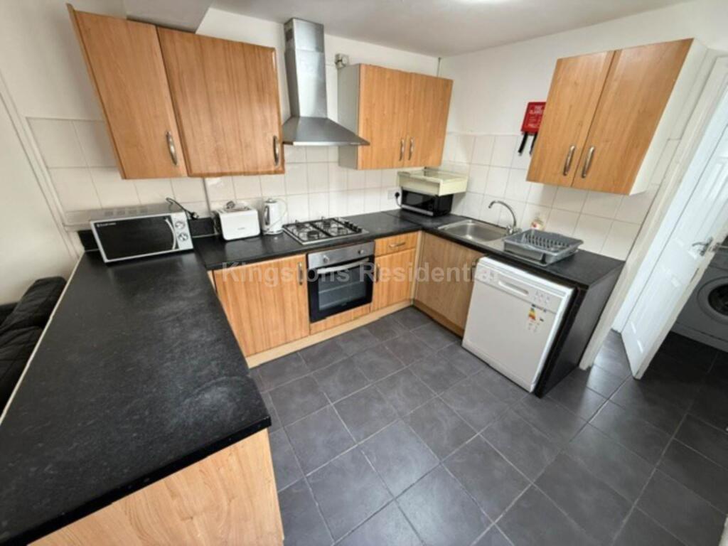 6 bed Mid Terraced House for rent in Cardiff. From Kingstons - Cardiff 6 bed Mid Terraced House for rent in Cardiff. From Kingstons - Cardiff