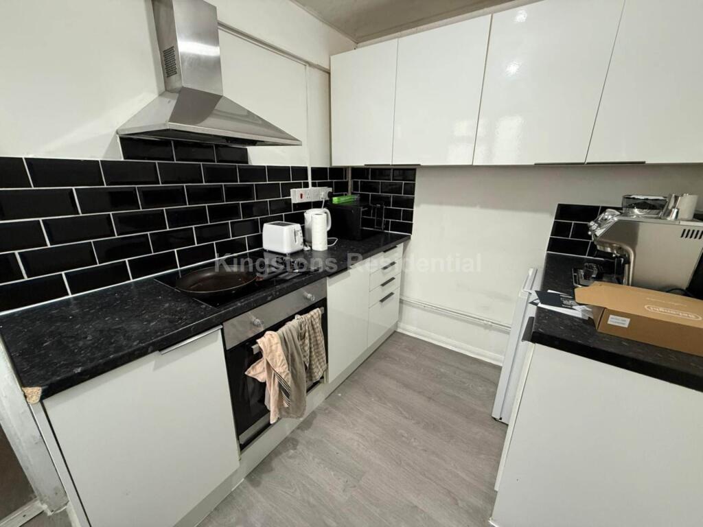 4 bed Mid Terraced House for rent in Cardiff. From Kingstons - Cardiff 4 bed Mid Terraced House for rent in Cardiff. From Kingstons - Cardiff