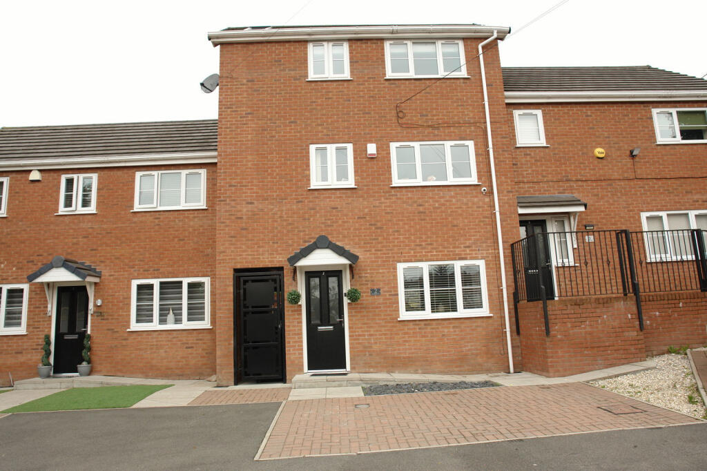 3 bed Town House for rent in Royton. From Kirkham Property - Chadderton 3 bed Town House for rent in Royton. From Kirkham Property - Chadderton