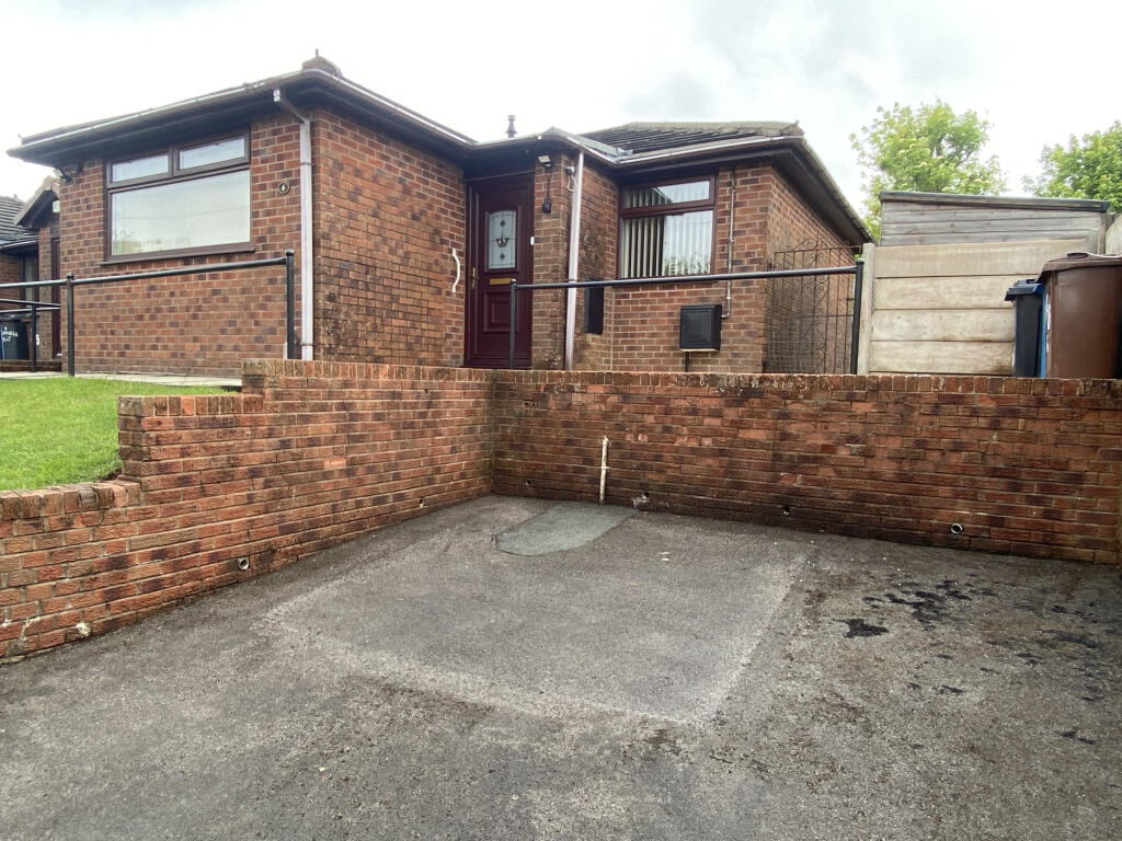 2 bed Bungalow for rent in Grains Bar. From Kirkham Property - Chadderton