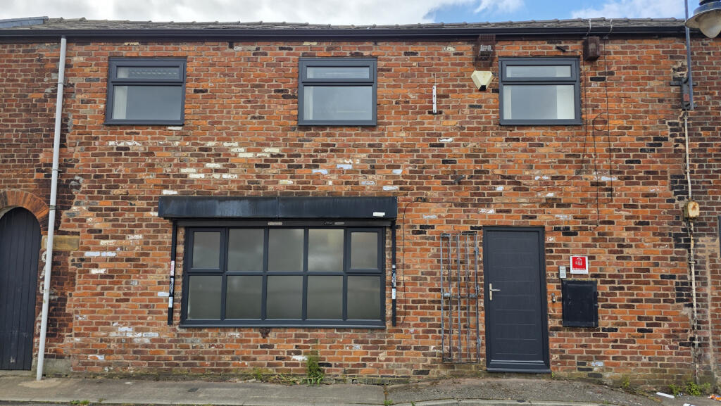 4 bed Detached for rent in Ashton-under-Lyne. From Kirkham Property - Chadderton