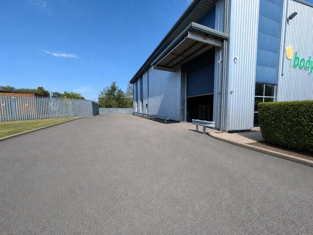 4 bed Dev Land - Leisure for rent in Oldham. From Kirkham Property - Chadderton