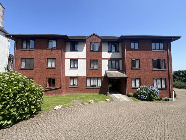 2 bed 1st Floor Flat for rent in Launceston. From Kivells - Launceston