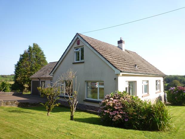 4 bed Bungalow for rent in Holsworthy. From Kivells - Launceston