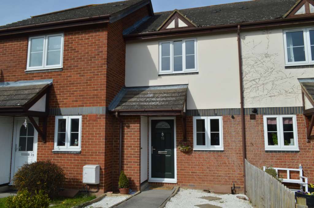 2 bed Mid Terraced House for rent in Aylesbury. From Knights Lettings - Boxmoor