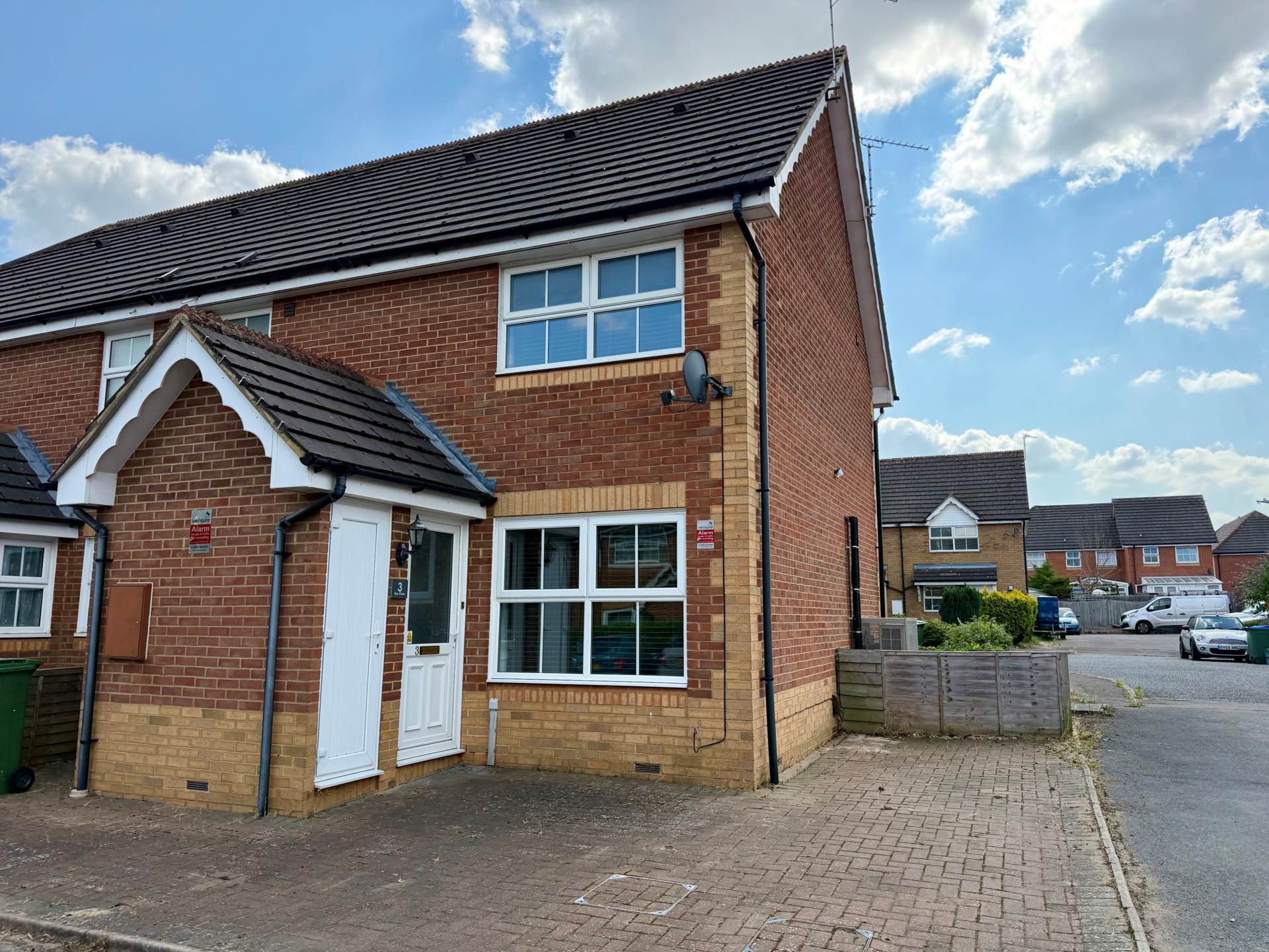 1 bed Mid Terraced House for rent in Aylesbury. From Knights Lettings - Boxmoor