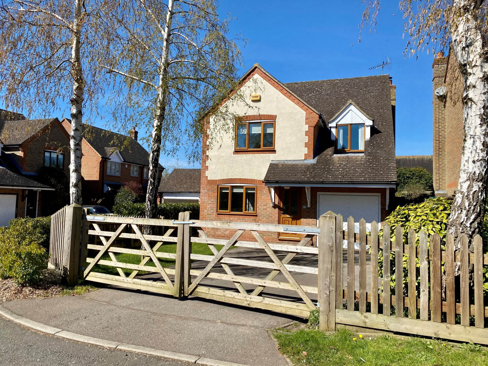 4 bed Detached for rent in Aylesbury. From Knights Lettings - Boxmoor
