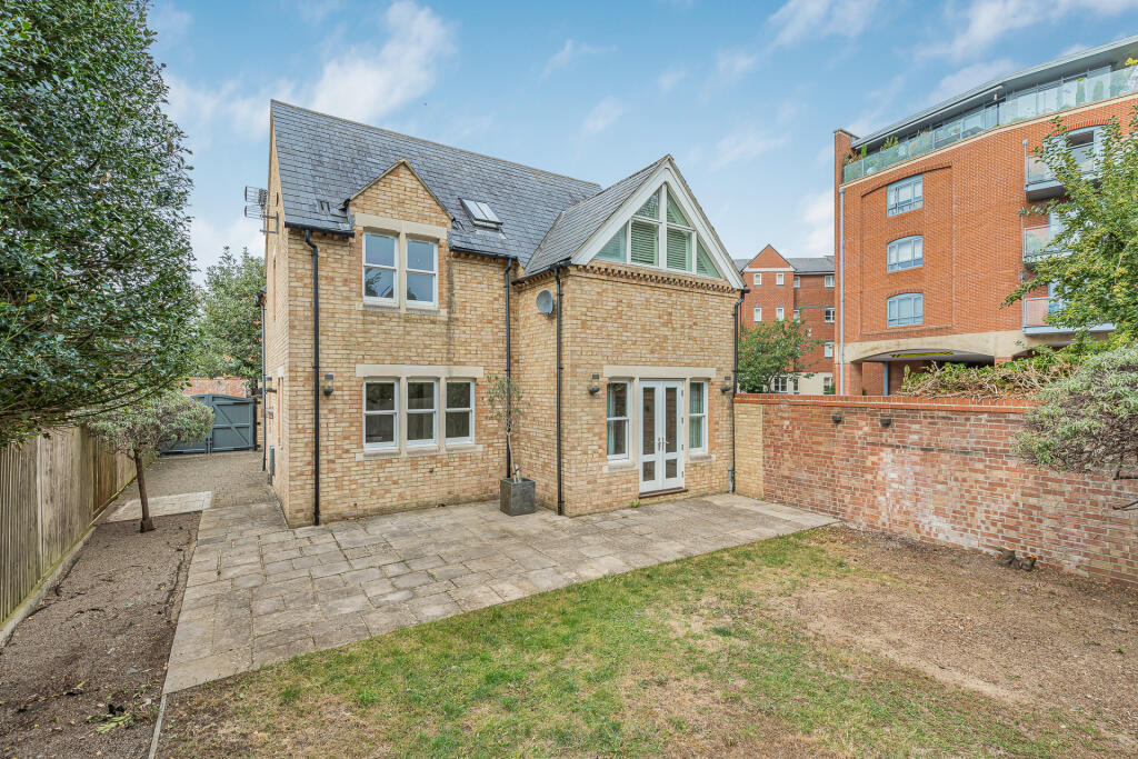 4 bed Detached for rent in Wolvercote. From Lucy Properties - Oxford 4 bed Detached for rent in Wolvercote. From Lucy Properties - Oxford