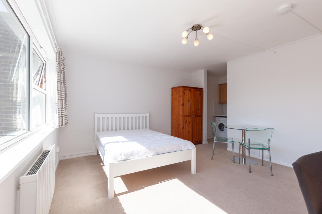 4 bed Studio for rent in Wolvercote. From Lucy Properties - Oxford