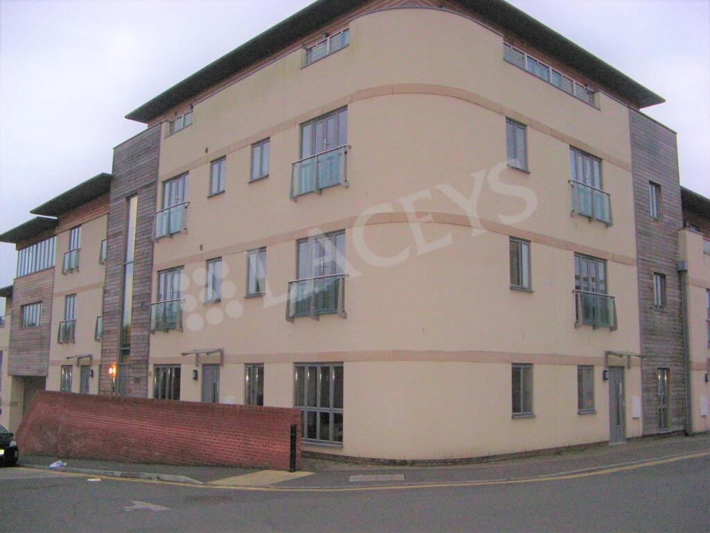 1 bed 1st Floor Flat for rent in Yeovil. From Laceys Yeovil Ltd - Yeovil
