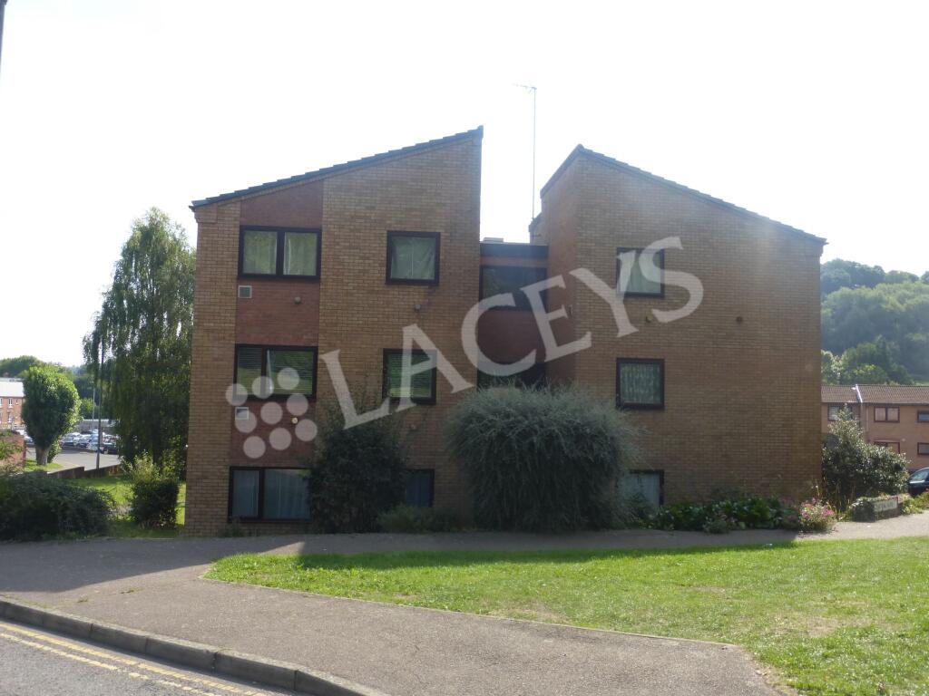 1 bed 1st Floor Flat for rent in Yeovil. From Laceys Yeovil Ltd - Yeovil