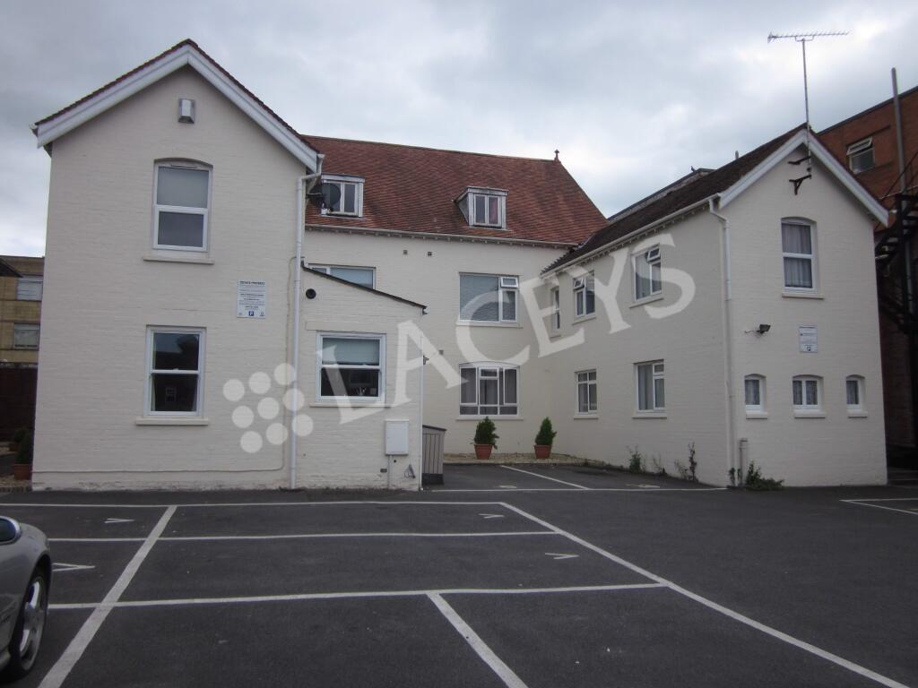 1 bed 1st Floor Flat for rent in Yeovil. From Laceys Yeovil Ltd - Yeovil