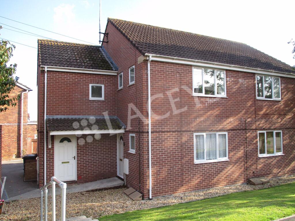 1 bed 1st Floor Flat for rent in Mudford. From Laceys Yeovil Ltd - Yeovil