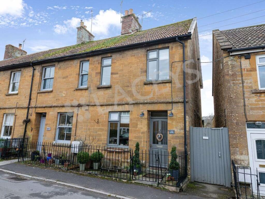 3 bed Cottage for rent in Montacute. From Laceys Yeovil Ltd - Yeovil