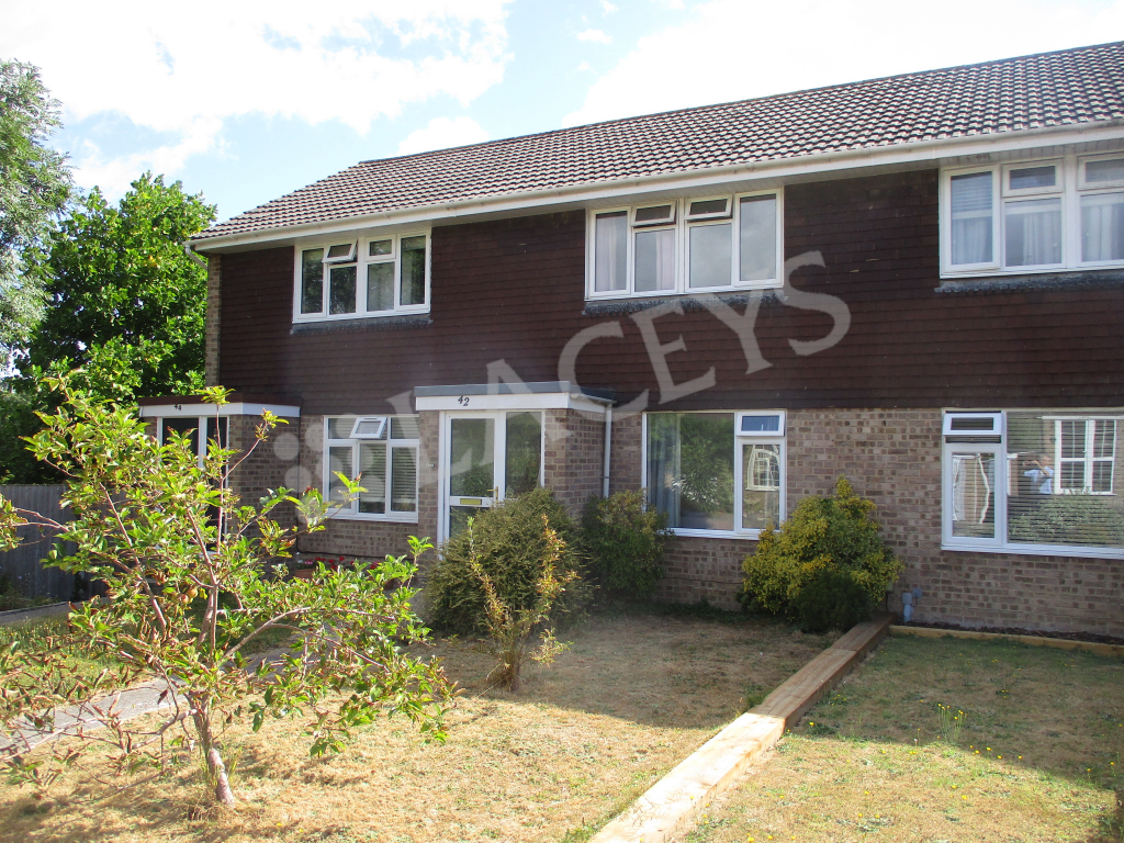 3 bed Mid Terraced House for rent in Yeovil. From Laceys Yeovil Ltd - Yeovil