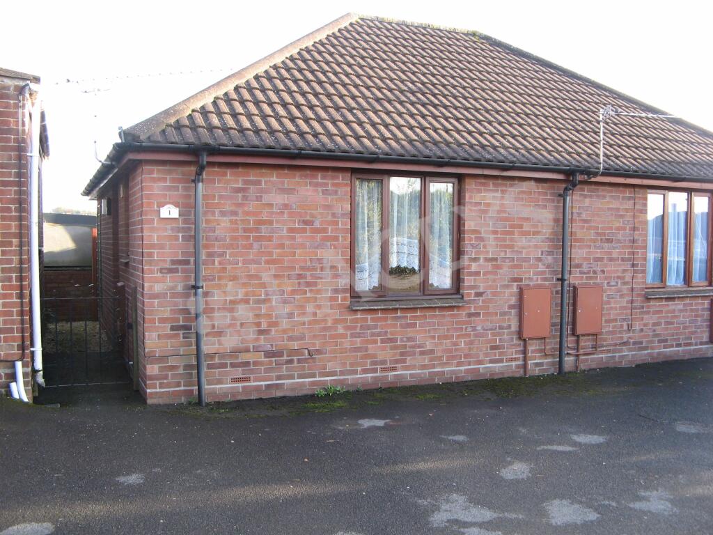 1 bed Semi-detached bungalow for rent in Yeovil. From Laceys Yeovil Ltd - Yeovil