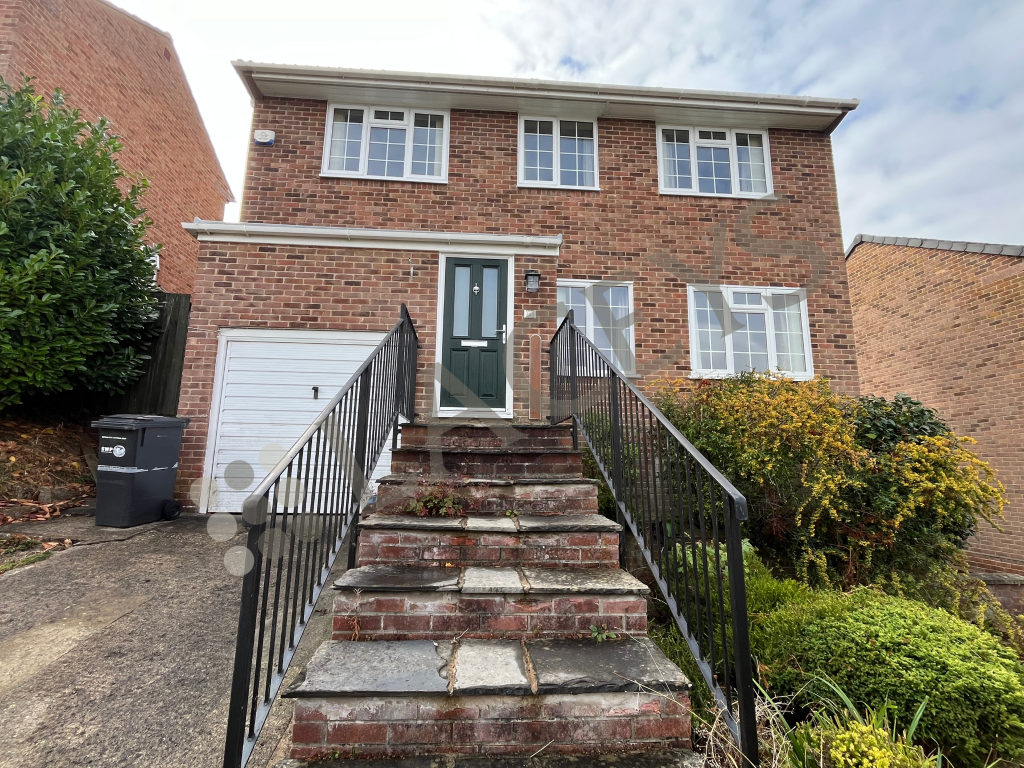 3 bed Detached for rent in Yeovil. From Laceys Yeovil Ltd - Yeovil