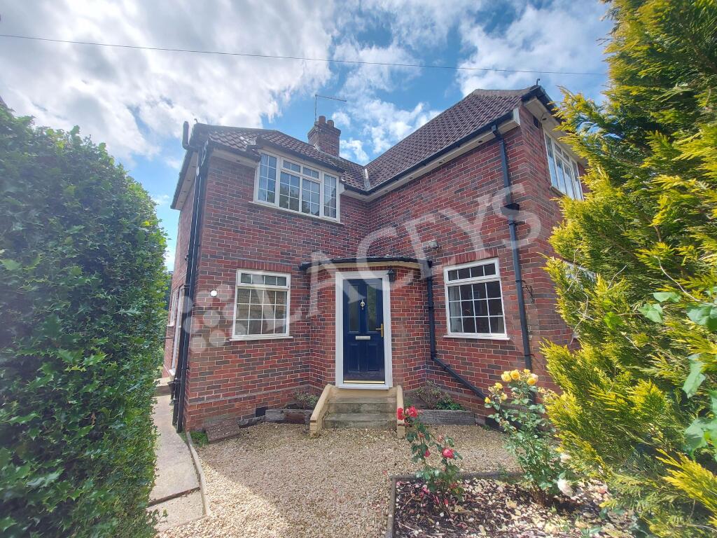 3 bed Semi Detached for rent in Yeovil. From Laceys Yeovil Ltd - Yeovil