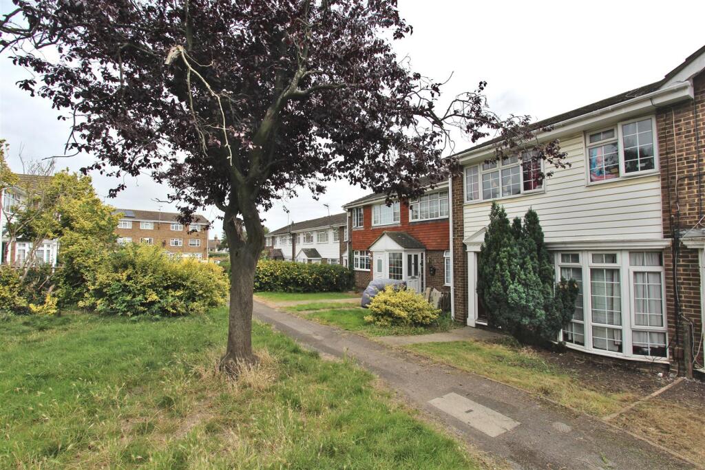 3 bed Mid Terraced House for rent in Sittingbourne. From Lamborn and Hill Ltd - Sittingbourne