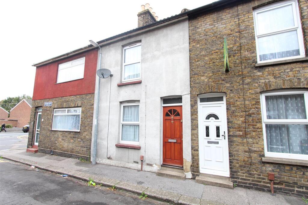 3 bed Mid Terraced House for rent in Sittingbourne. From Lamborn and Hill Ltd - Sittingbourne