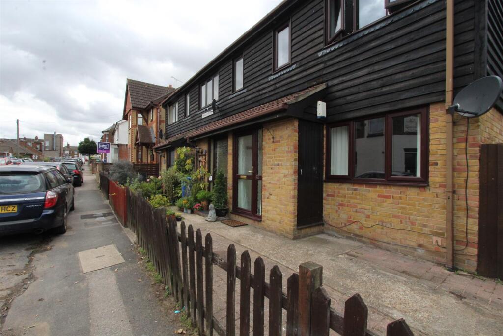 1 bed 1st Floor Flat for rent in Newington. From Lamborn and Hill Ltd - Sittingbourne