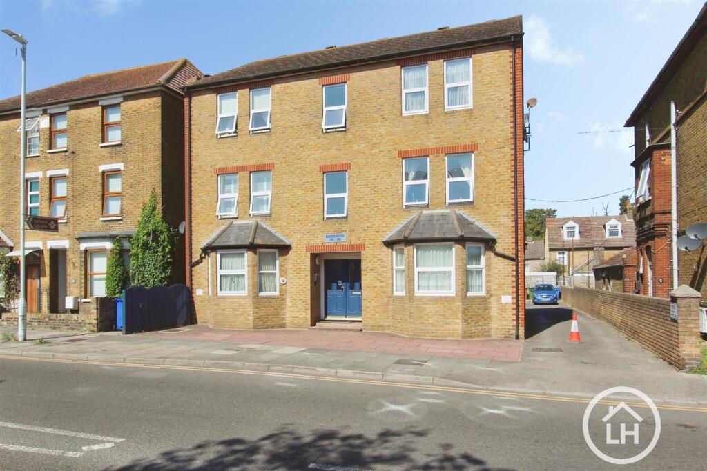 1 bed 1st Floor Flat for rent in Sittingbourne. From Lamborn and Hill Ltd - Sittingbourne