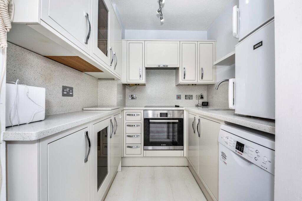 1 bed 1st Floor Flat for rent in Chislehurst. From Langford Russell - Chislehurst