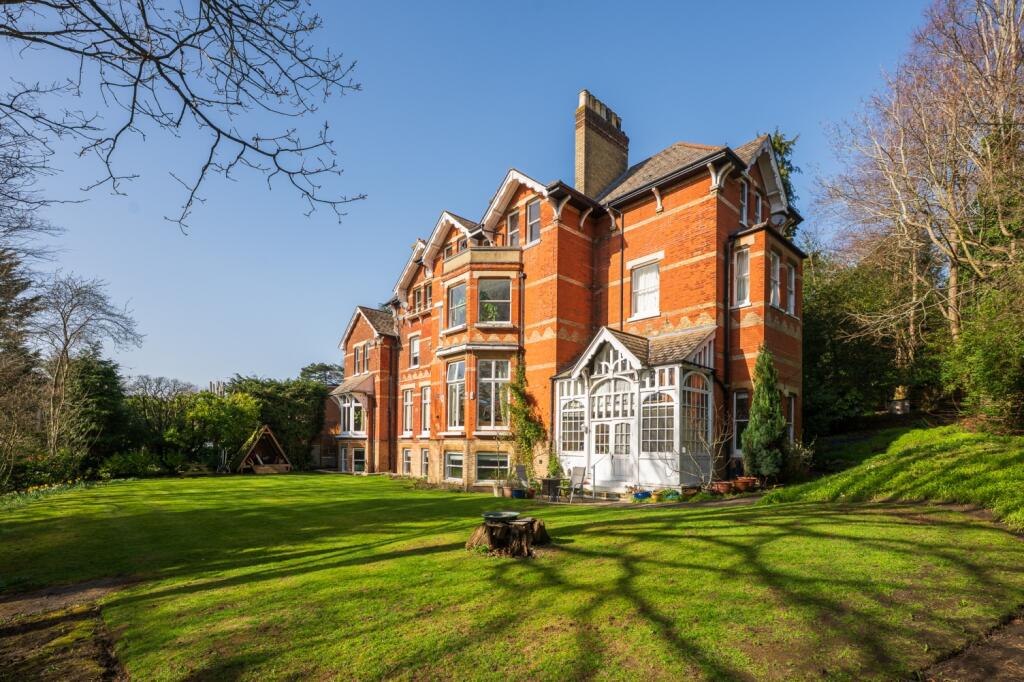 3 bed 1st Floor Flat for rent in Chislehurst. From Langford Russell - Chislehurst