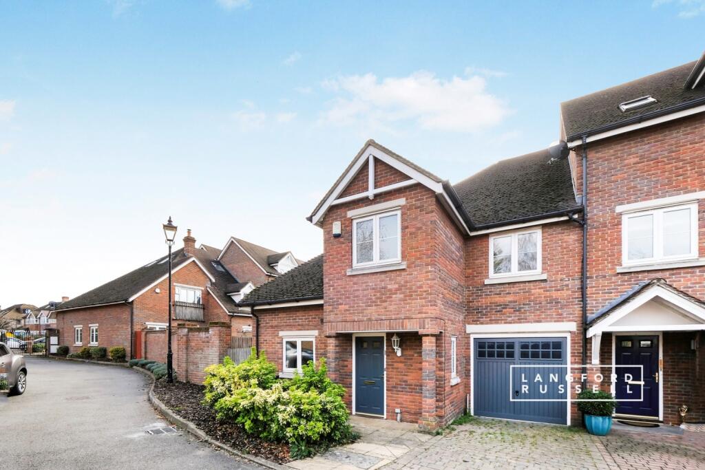 4 bed Mid Terraced House for rent in Locksbottom. From Langford Russell - Chislehurst 4 bed Mid Terraced House for rent in Locksbottom. From Langford Russell - Chislehurst