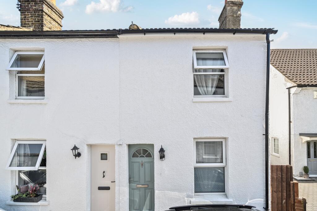 2 bed Mid Terraced House for rent in Chislehurst. From Langford Russell - Chislehurst 2 bed Mid Terraced House for rent in Chislehurst. From Langford Russell - Chislehurst