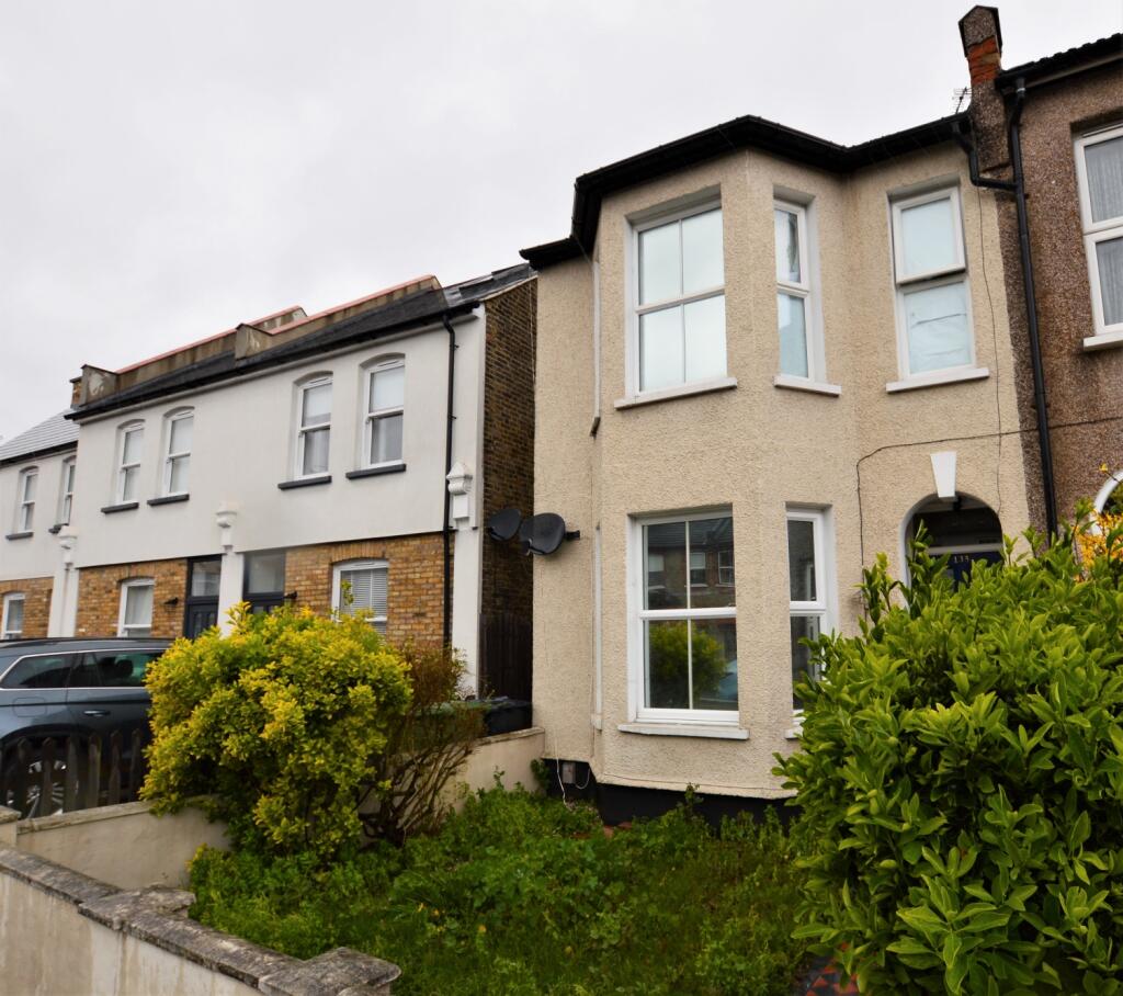 4 bed Mid Terraced House for rent in Keston Mark. From Langford Russell - Bromley