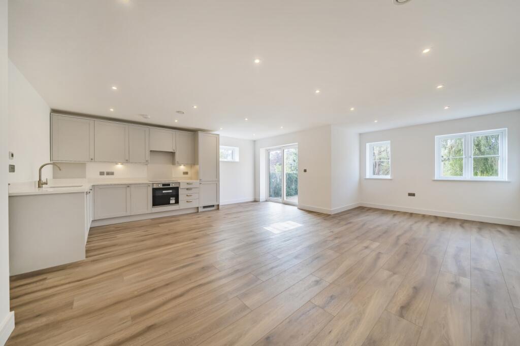 2 bed 1st Floor Flat for rent in Keston Mark. From Langford Russell - Bromley 2 bed 1st Floor Flat for rent in Keston Mark. From Langford Russell - Bromley