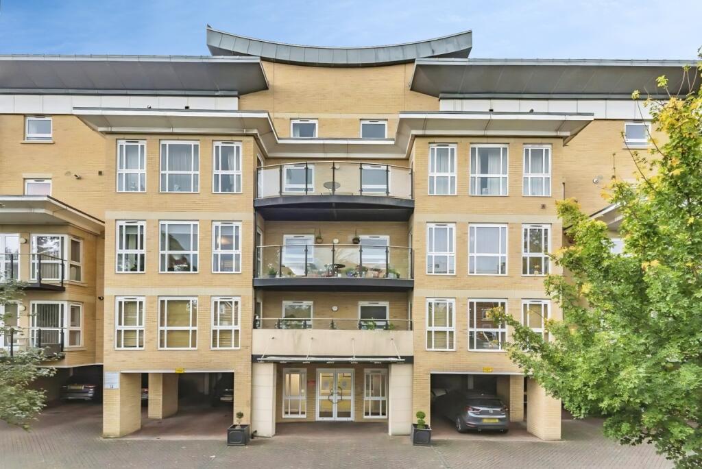 2 bed 1st Floor Flat for rent in Keston Mark. From Langford Russell - Bromley