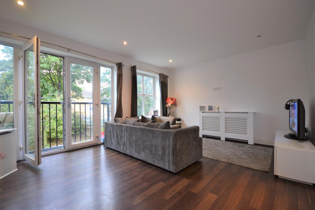 2 bed 1st Floor Flat for rent in Chislehurst. From Langford Russell - Bromley