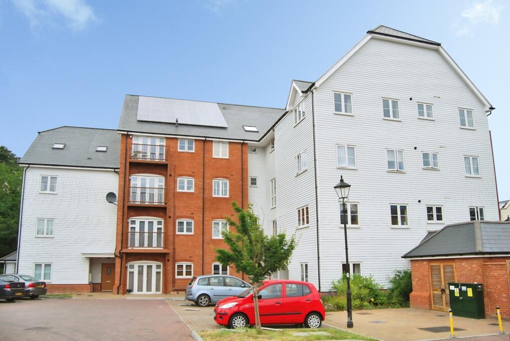 1 bed 1st Floor Flat for rent in Keston Mark. From Langford Russell - Bromley