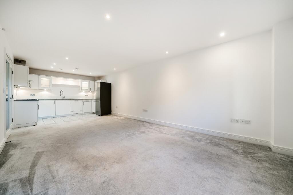 2 bed 1st Floor Flat for rent in Beckenham. From Langford Russell - Bromley