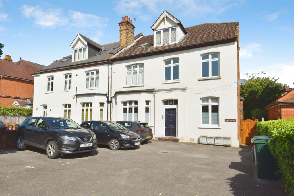 2 bed 1st Floor Flat for rent in Keston Mark. From Langford Russell - Bromley
