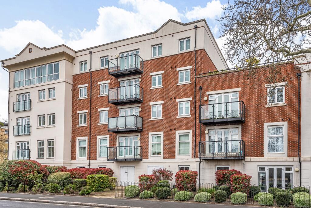 2 bed 1st Floor Flat for rent in Keston Mark. From Langford Russell - Bromley