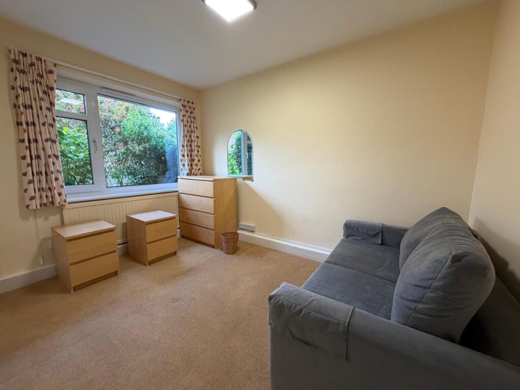 4 bed House Share for rent in Tatsfield. From Langford Russell - Bromley