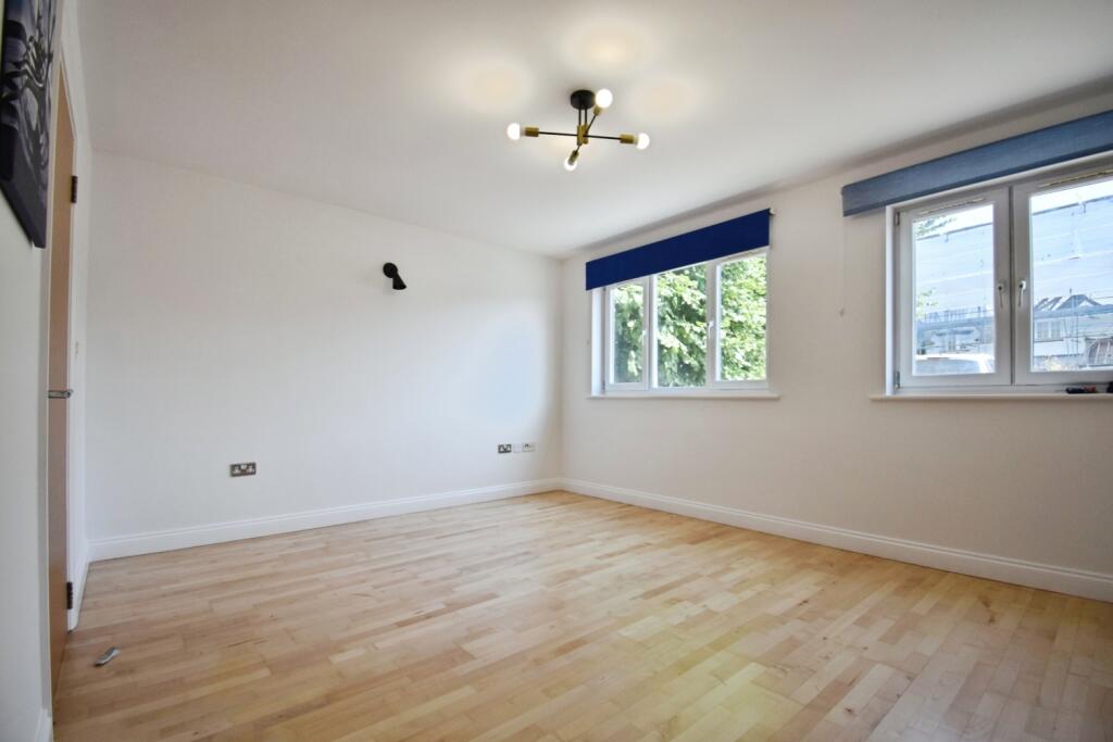2 bed 1st Floor Flat for rent in Keston Mark. From Langford Russell - Bromley