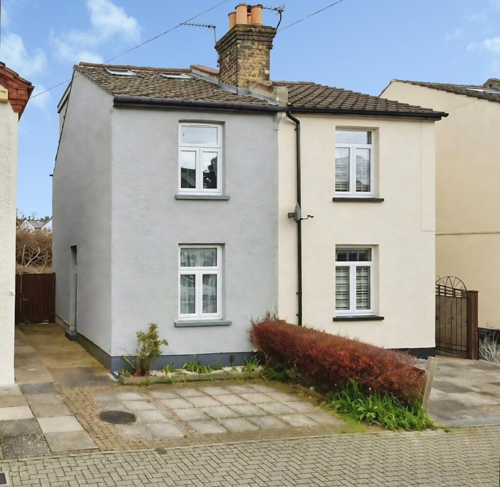 4 bed Semi Detached for rent in Keston Mark. From Langford Russell - Bromley