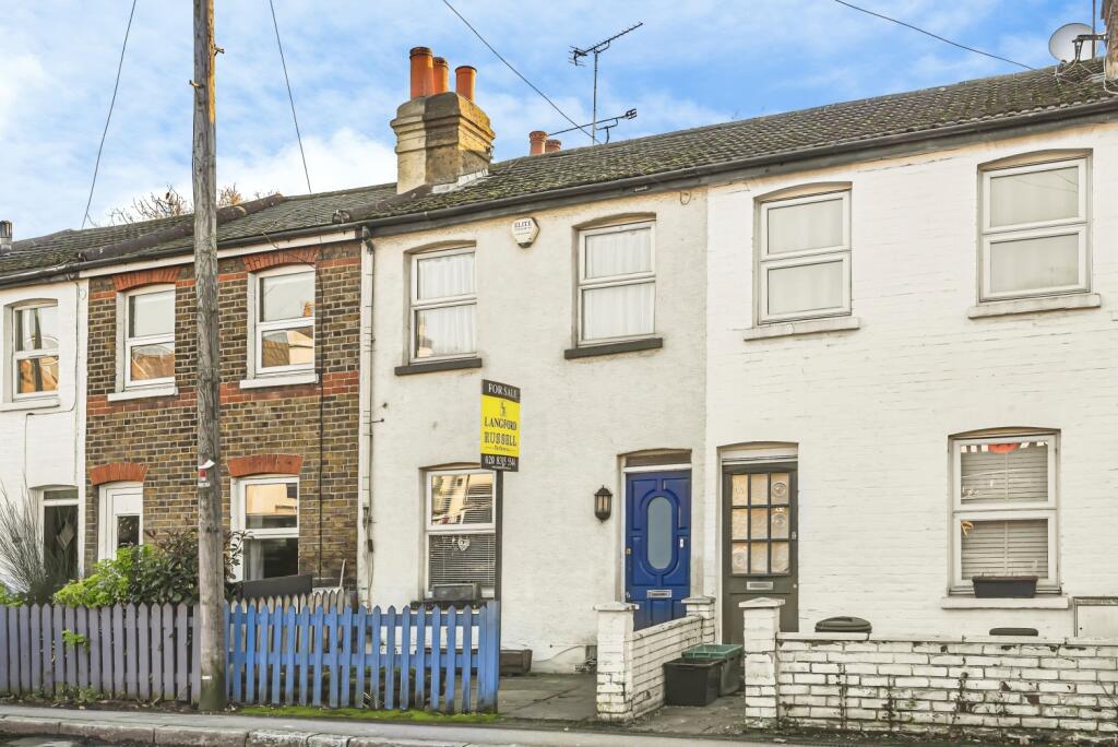 2 bed Mid Terraced House for rent in Chislehurst. From Langford Russell - Bromley