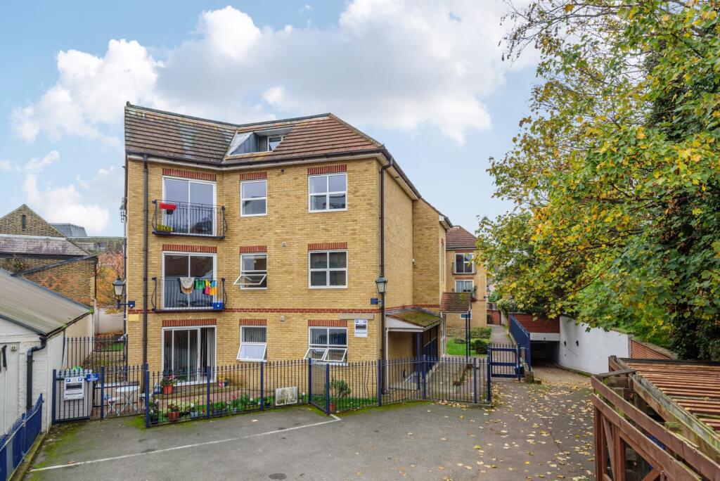 2 bed 1st Floor Flat for rent in Beckenham. From Langford Russell - Bromley