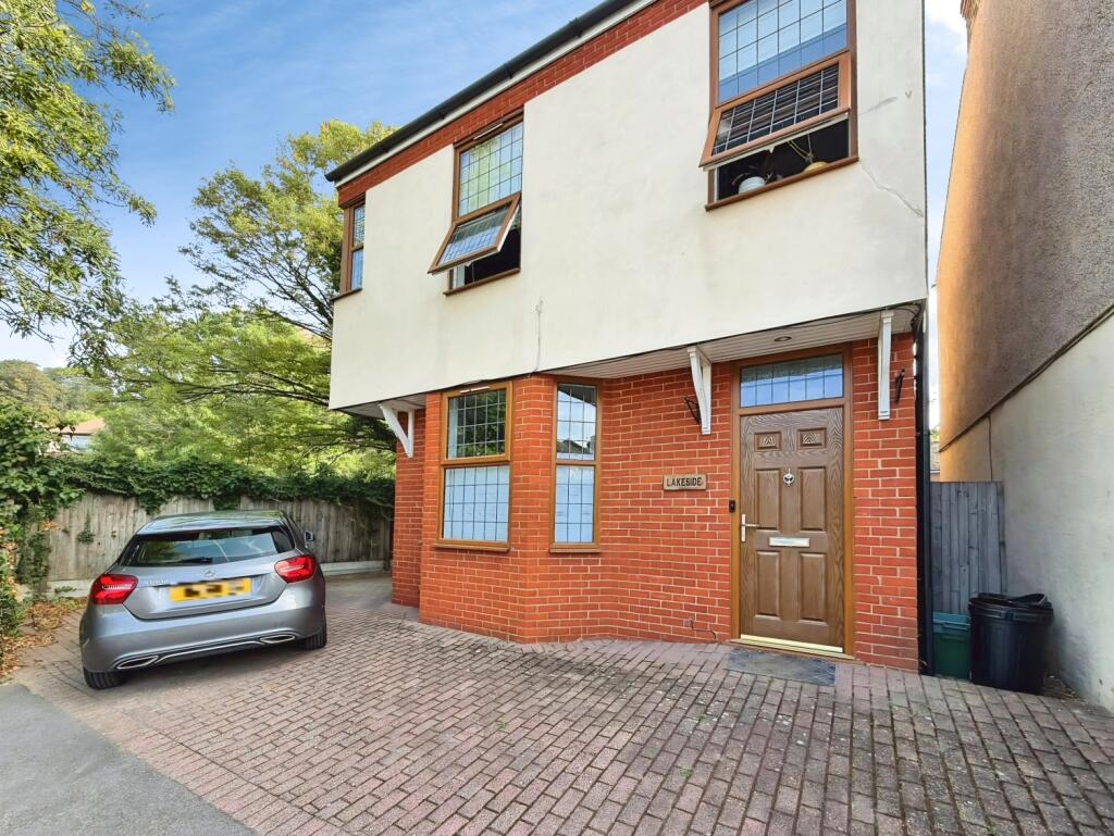 4 bed Detached for rent in Keston Mark. From Langford Russell - Bromley 4 bed Detached for rent in Keston Mark. From Langford Russell - Bromley