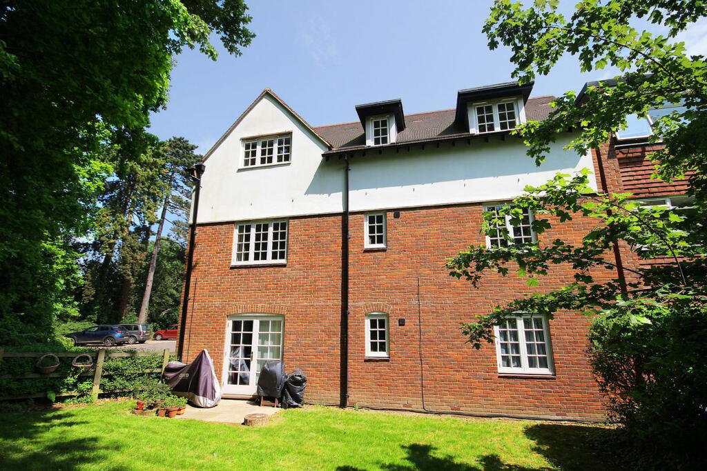 2 bed 1st Floor Flat for rent in Letchworth. From Lane & Bennetts - Letchworth