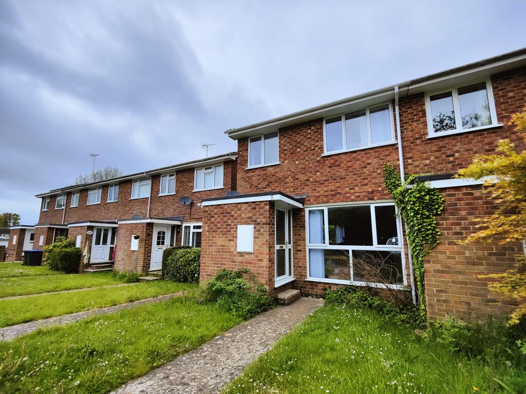 3 bed Mid Terraced House for rent in Burgess Hill. From Leaders - Burgess Hill