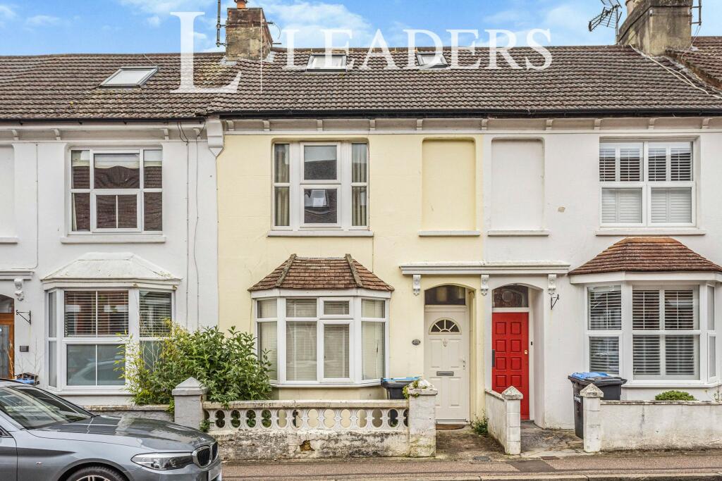 3 bed Mid Terraced House for rent in Hassocks. From Leaders - Burgess Hill