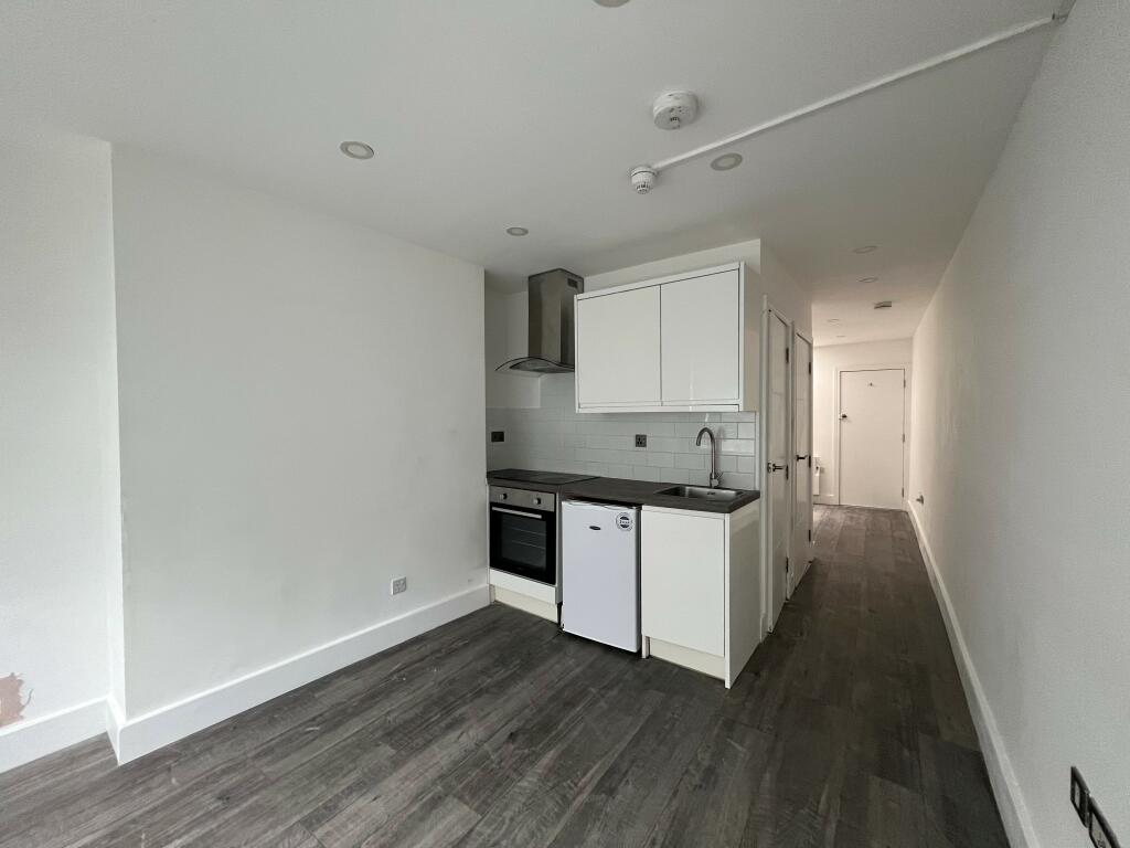 1 bed Apartment for rent in Hurstpierpoint. From Leaders (Burgess Hill)