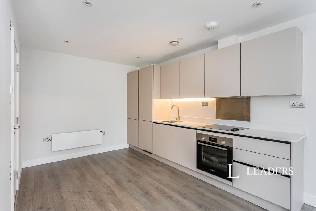 4 bed 1st Floor Flat for rent in Burgess Hill. From Leaders - Burgess Hill